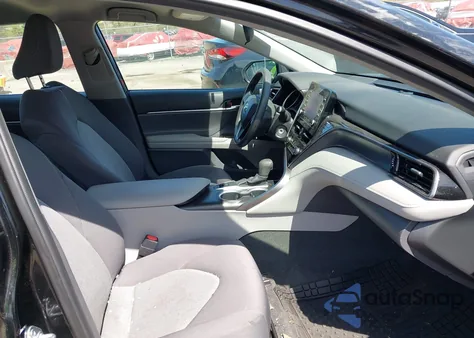 2021 Toyota Camry Le Awd z USA, uszkodzony, nr VIN 4T1C11BK7MU030847
